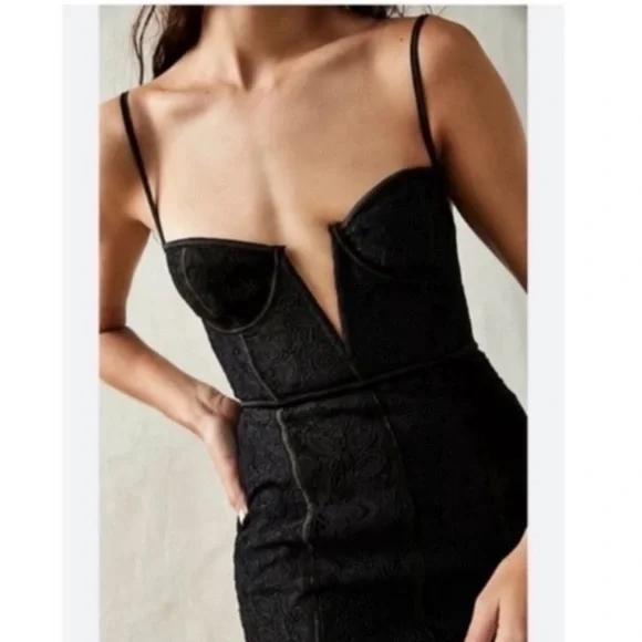 NWT For Love And Lemons Dress Julia Mini Bodycon in Black Lace - Picture 1 of 11